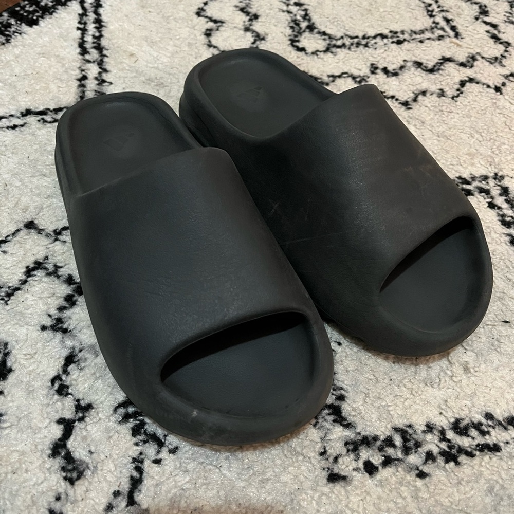 yeezy slides